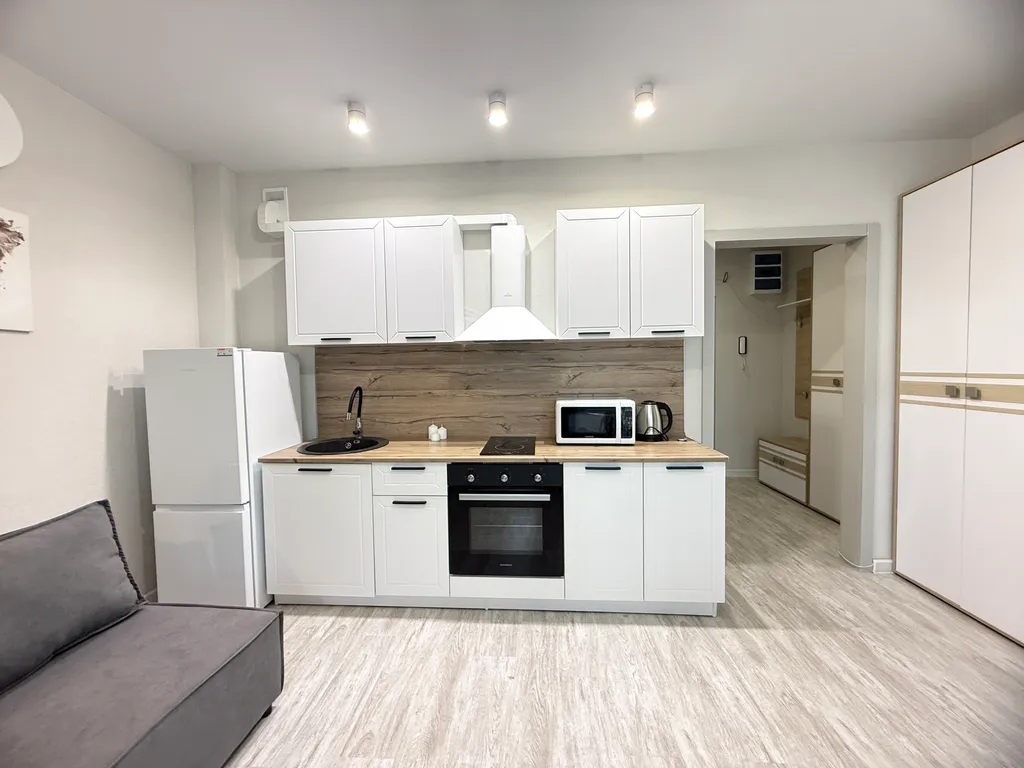 Квартира Студия Яркая луна — Тюмень