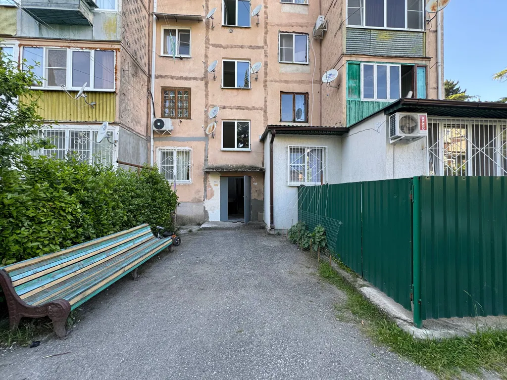 Трёхкомнатная квартира с ремонтом на ул Гочуа