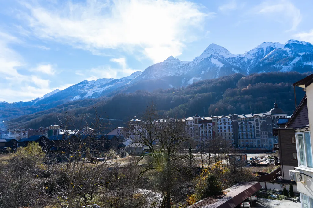 Приятная студия с домашним кинотеатром