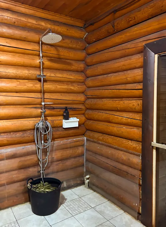 Коттедж с тремя спальнями, русской баней и бассейном