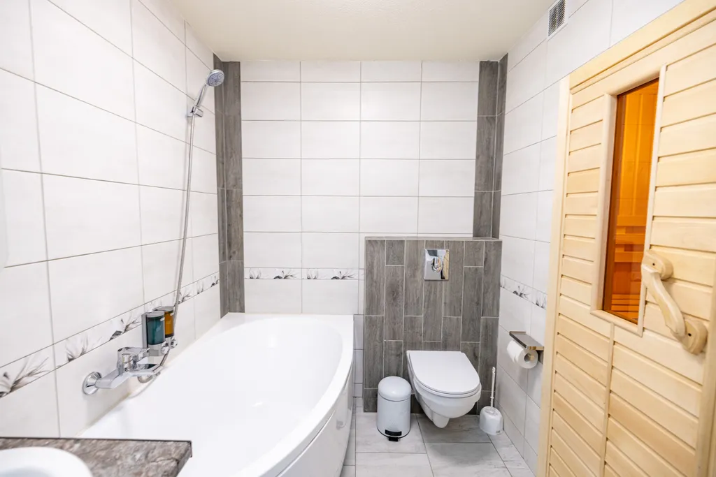 Двухуpовнeвaя cтудия с сауной Mерлин Монрo