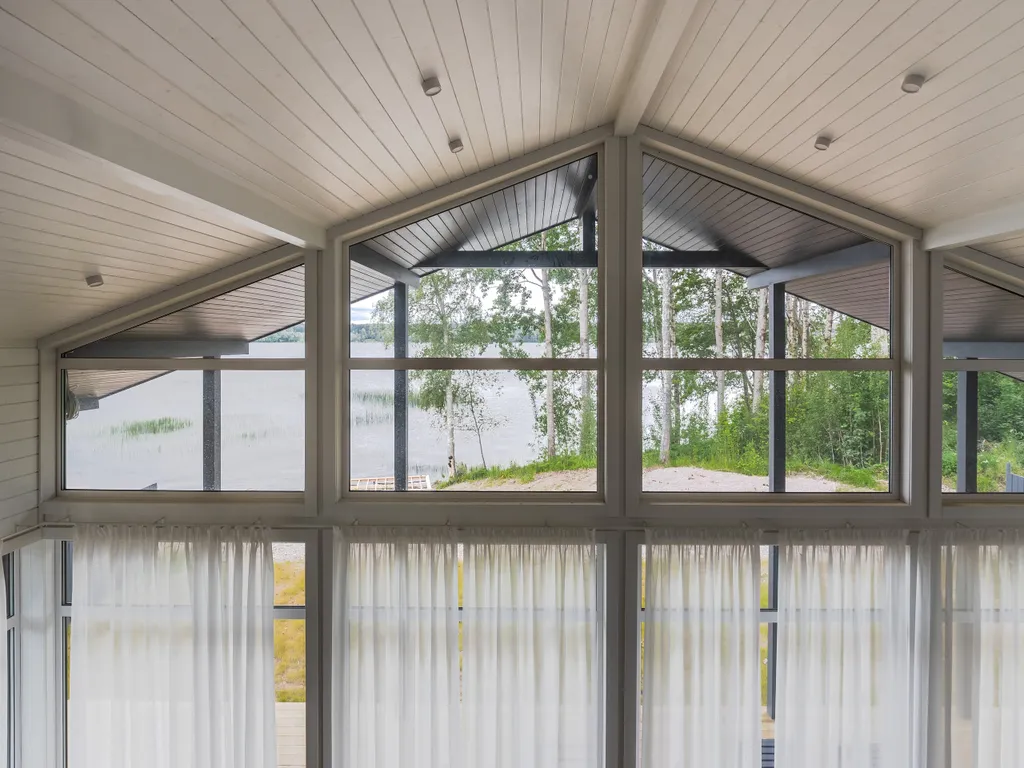 Коттедж на берегу озера