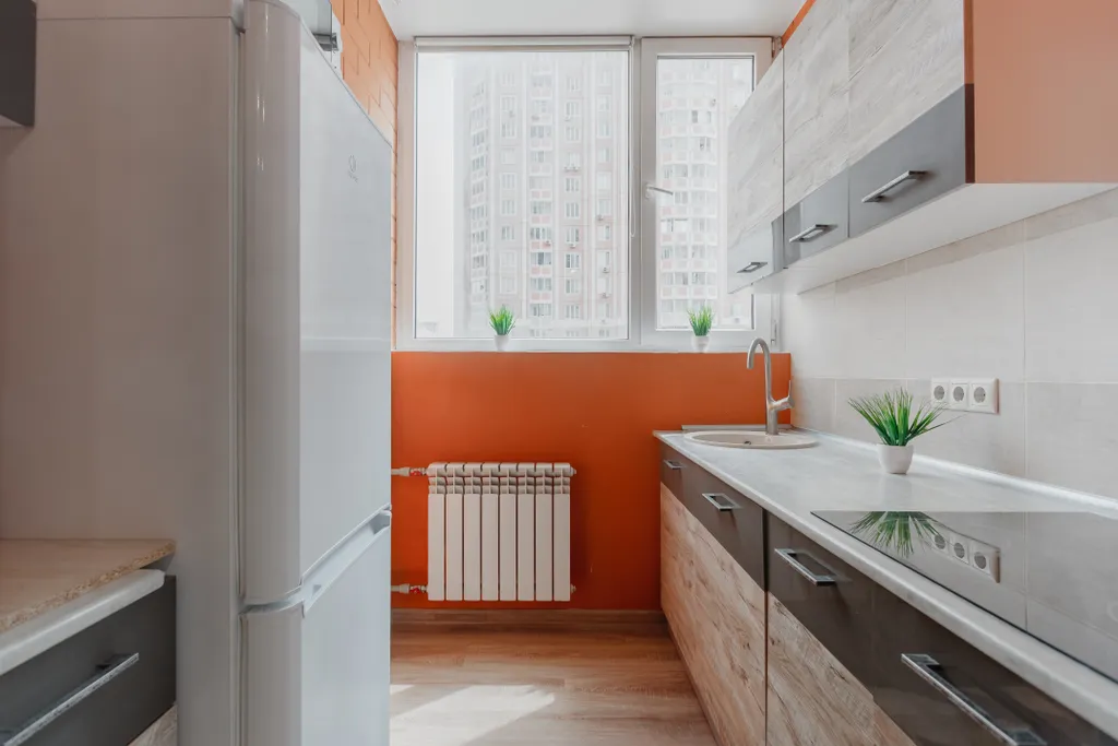 Большая квартира с раздельными комнатами и кухней