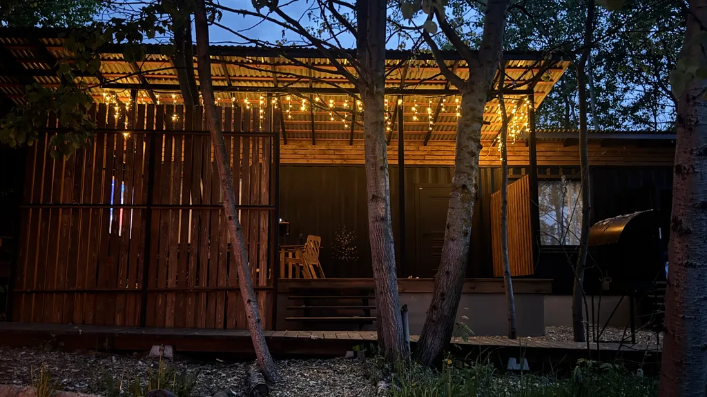 Уютный домик для отдыха с верандой и костровой зоной