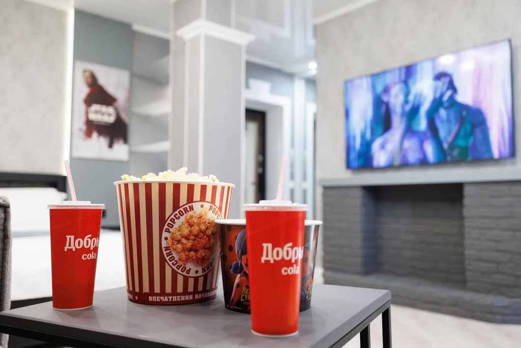 Киностудия - свежая студия с 65" Smart-TV