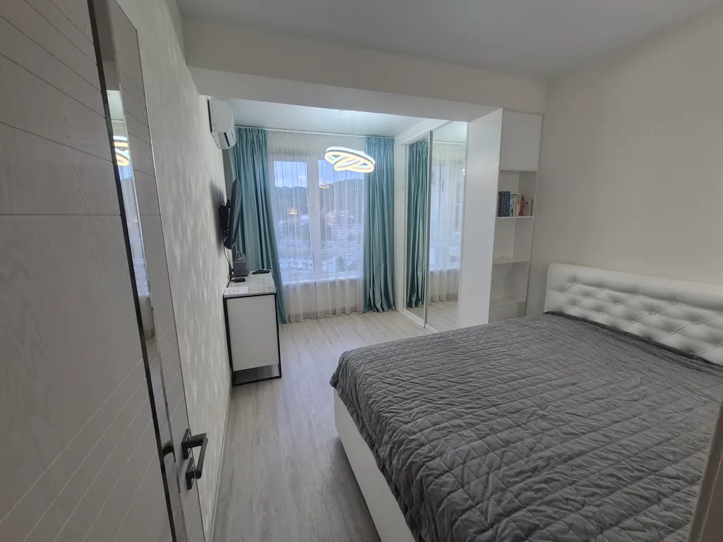 Уютная квартира с большим балконом и живописным видом на набережную