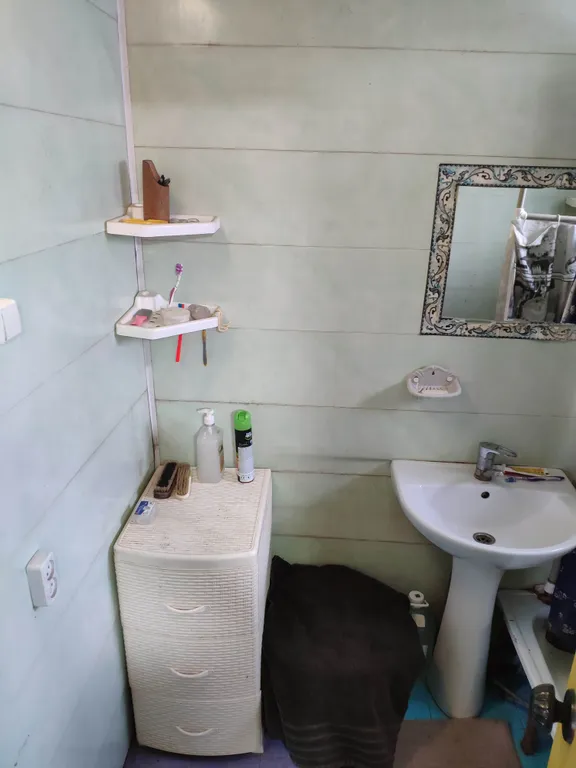 Комната в доме район црб, рынок