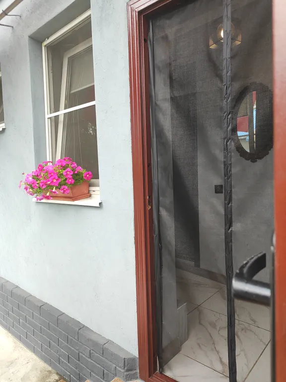 Домик с парковкой и мангалом