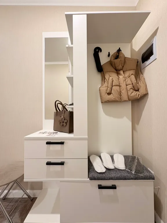 Стильная двухкомнатная квартира на проспекте Кирова со своей парковкой