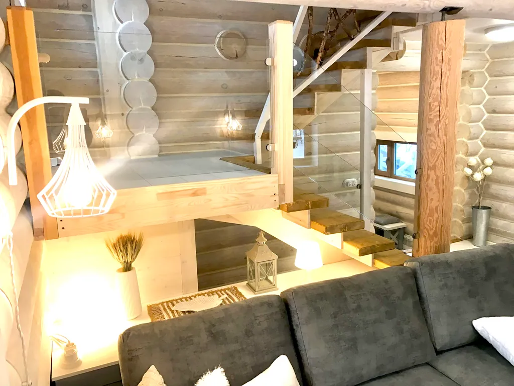 Дом на скале с видом на озеро