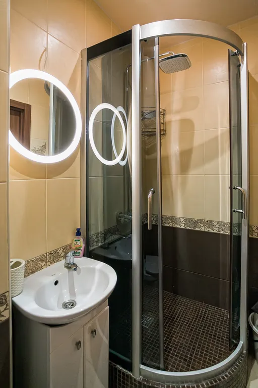 Светлая видовая квартира-студия под горой Кошка