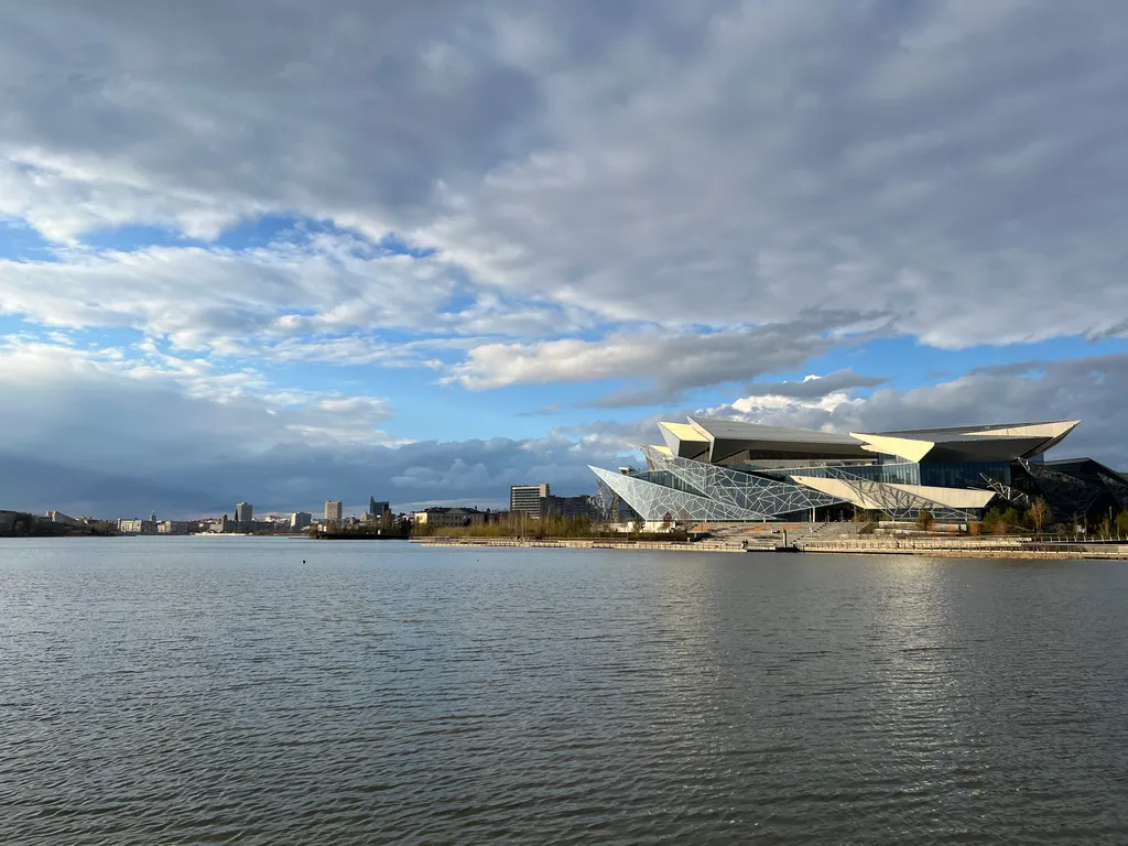 Вид на озеро и зоопарк, Романтика в центре