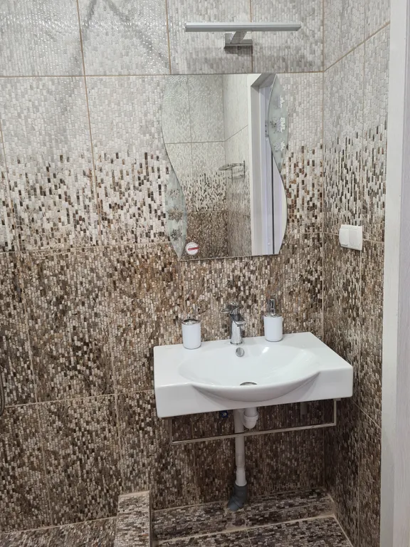 Эллинг на берегу моря