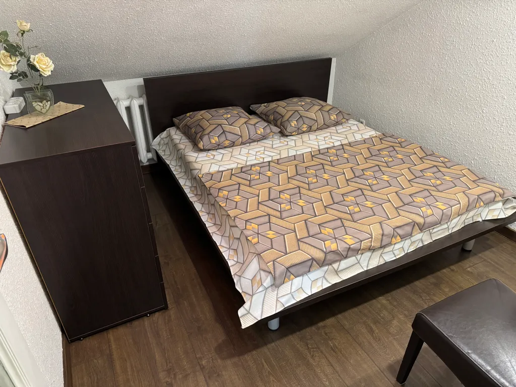 On two levels with two bathrooms