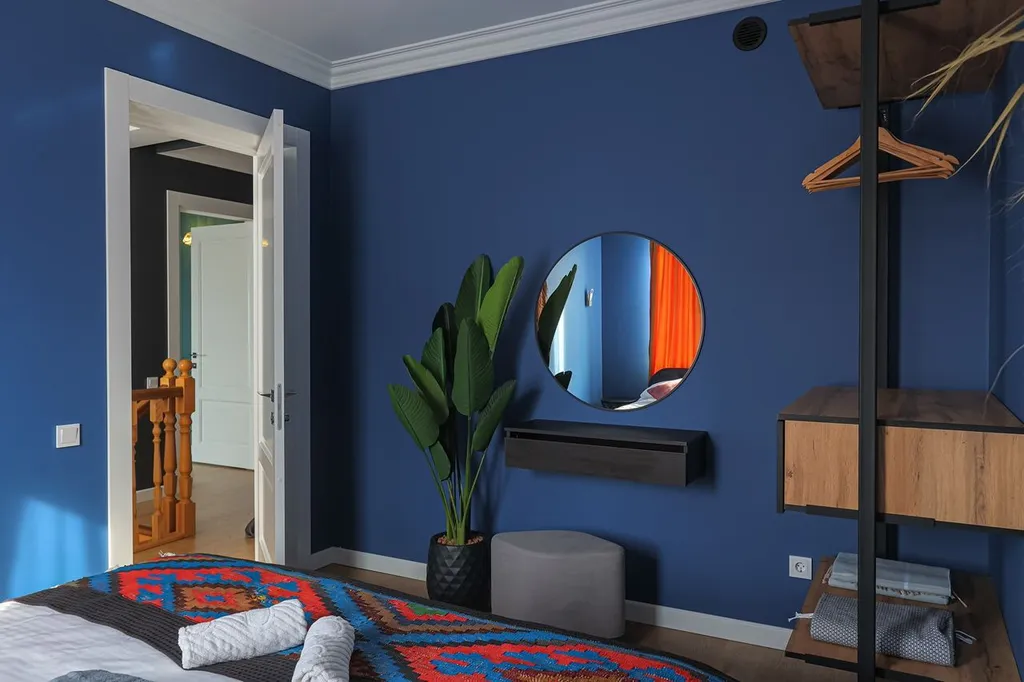 Бассейн с подогревом и лаундж зоной