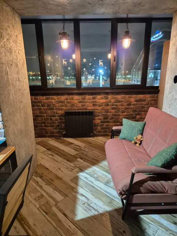 Студия лофт с видом на набережную столицы