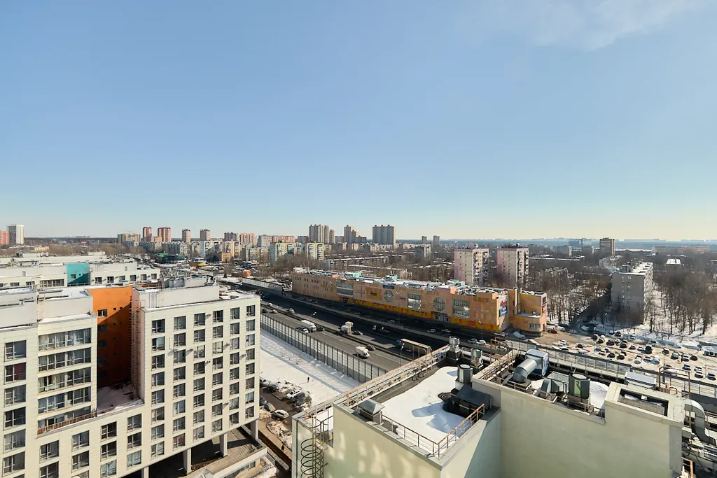 Студия с панорамным видом на город