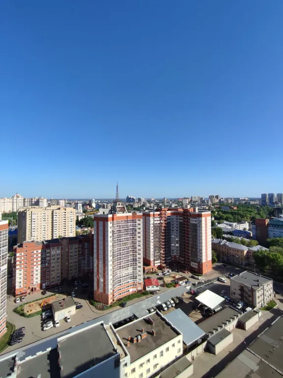 Комфортабельная видовая квартира с парковочным местом в центре