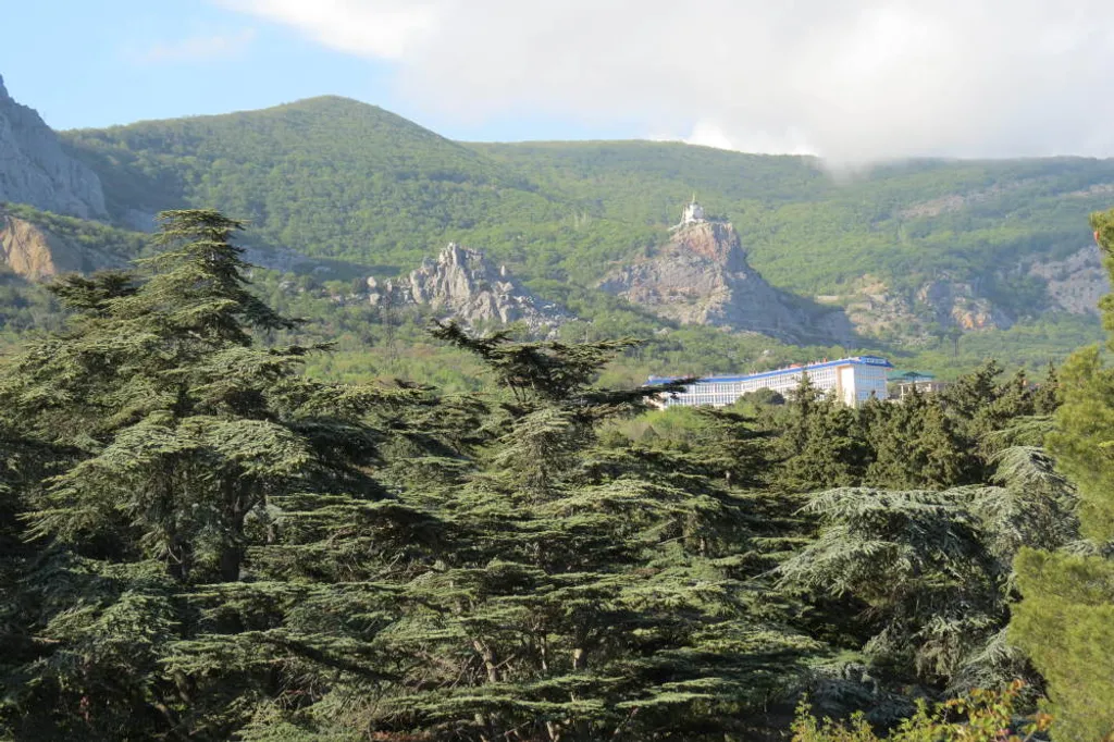 Апартаменты новые с видом на море, горы в новом доме над форосским парк