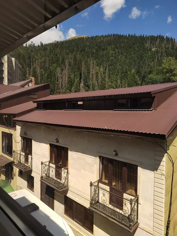 Новый трёхэтажный коттедж в центре