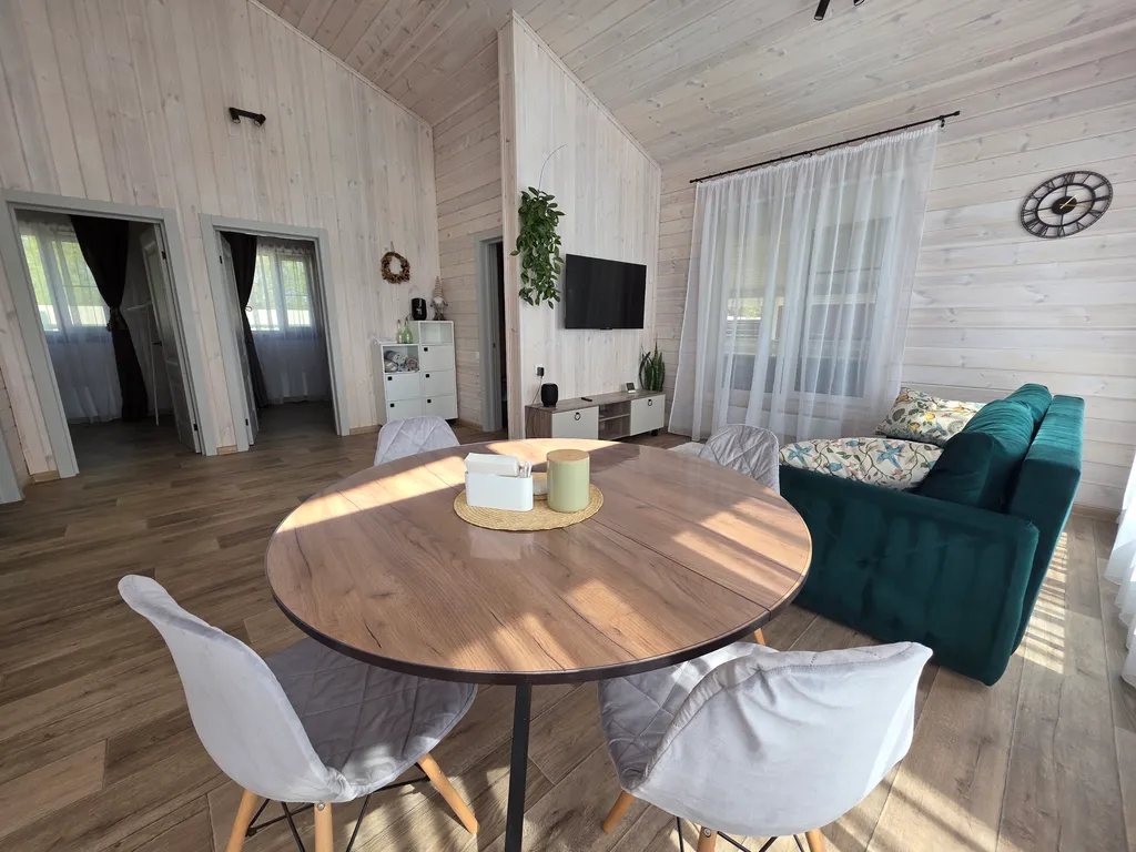 Уютный, светлый, новый евро-3 комнатный дом на участке 9 соток с баней