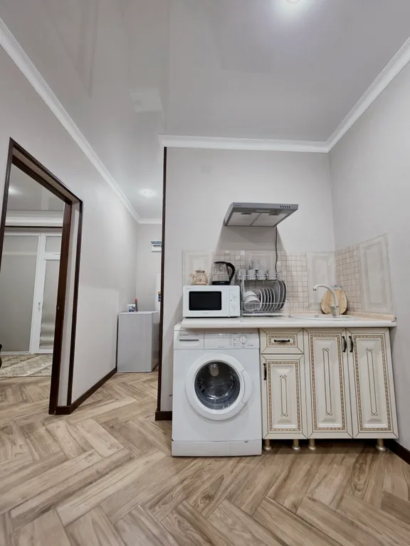 Уютный дом в сосновом лесу, рядом горная речка