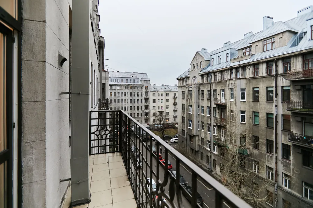 3 спальни, балкон, красивый дом