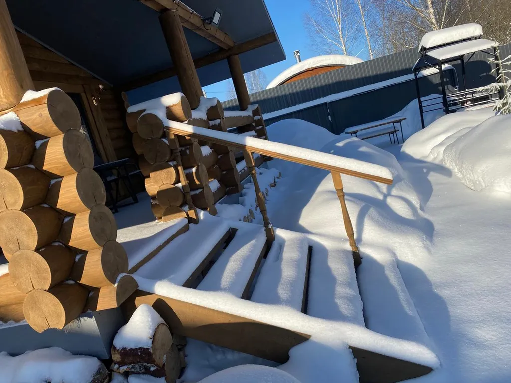 Домик с видом на лес