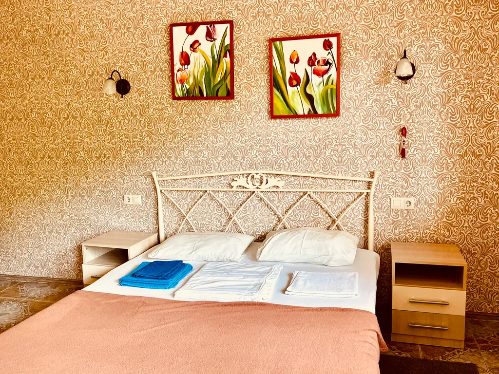 Коттедж Апартаменты с балконом в частном доме у бассейна — Адлер