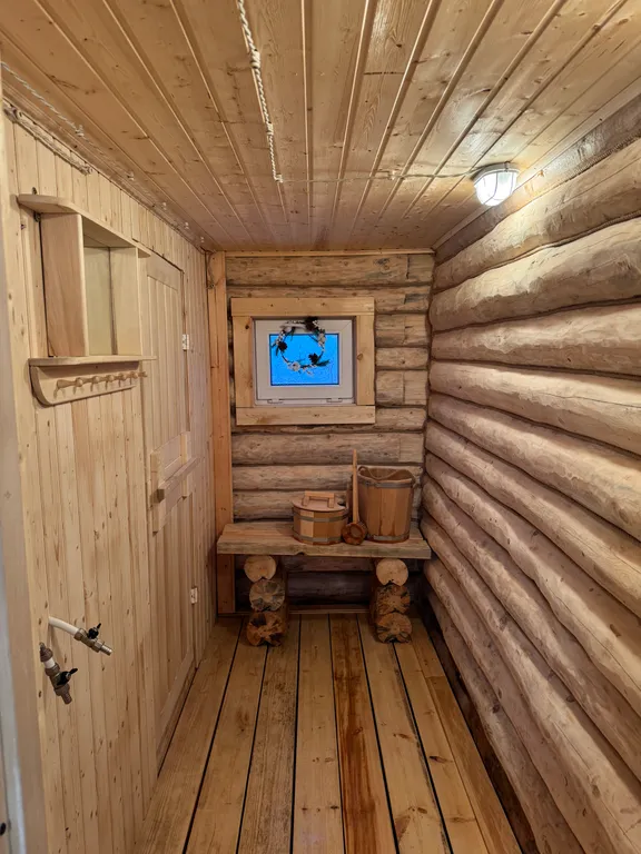 Уютный дом в стиле Афрейм в черте города