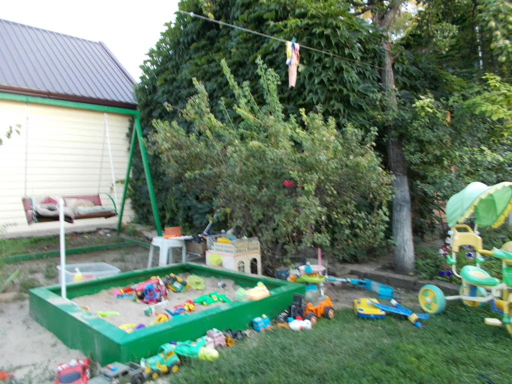 Коттедж Пол дома в зелёном саду в центре города — Ейск