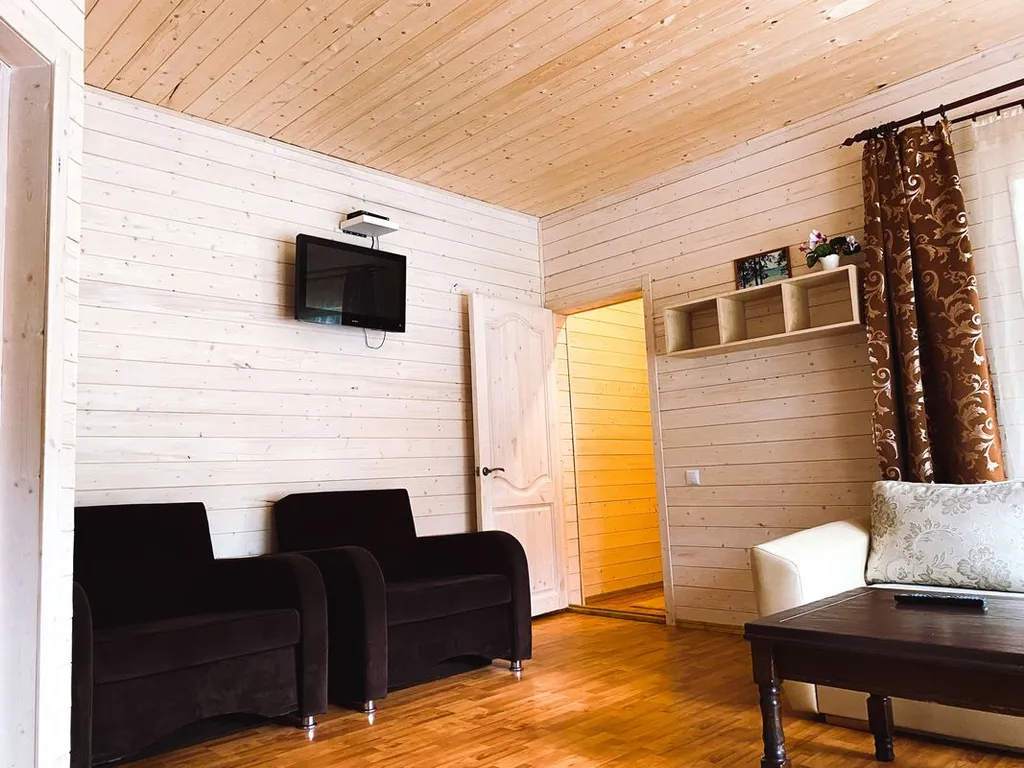 Гостевой дом с панорамными окнами и открытой террасой