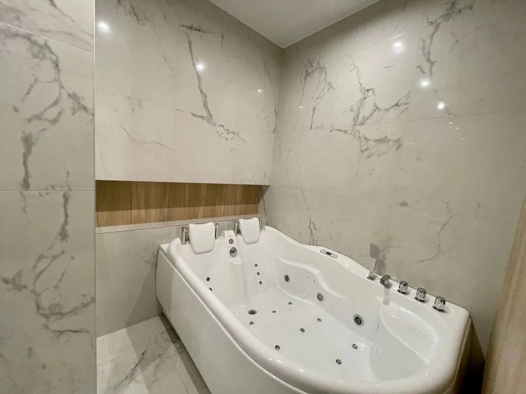 "В Гости!" на Запорожской 69  (1к студия с Джакузи)