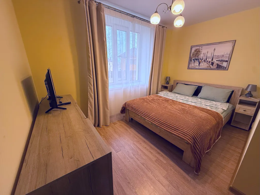 Дом с бассейном, спортзалом и 3 спальнями