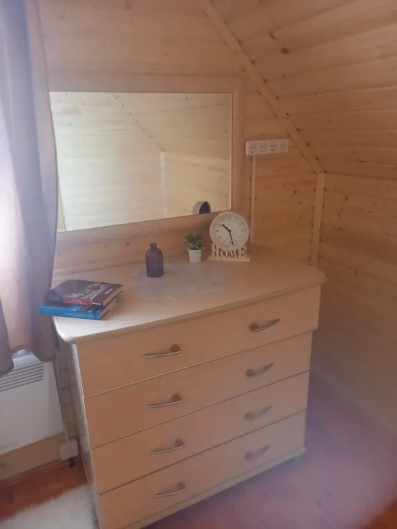 Уютный домик на берегу живописного озера