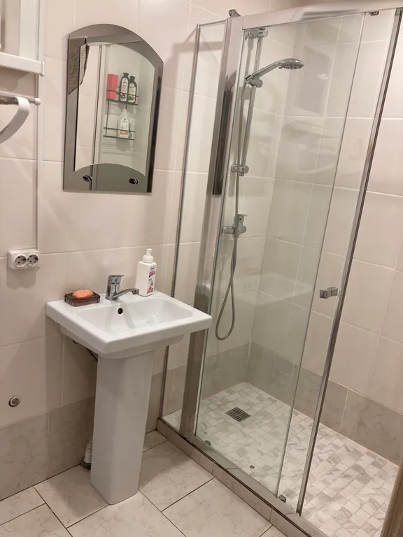 Уютный домик с беседкой в центре города