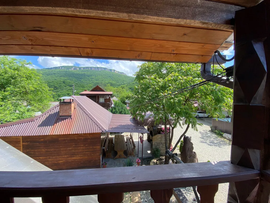 Номер у реки Дах с видом на горы