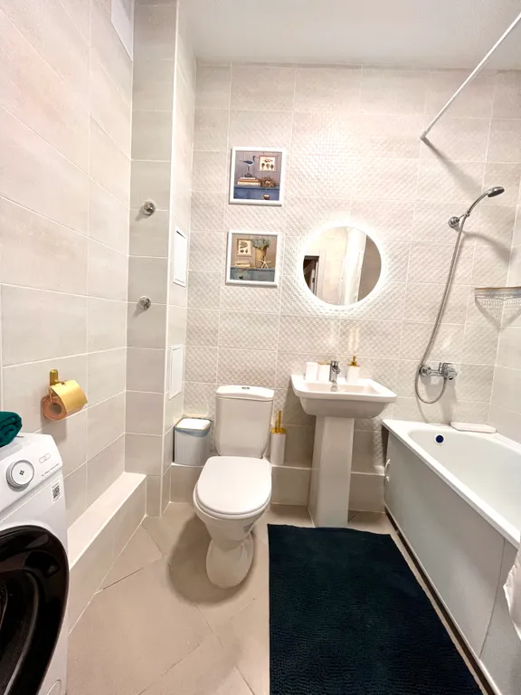 Комфортабельная видовая квартира с дизайнерским ремонтом возле моря