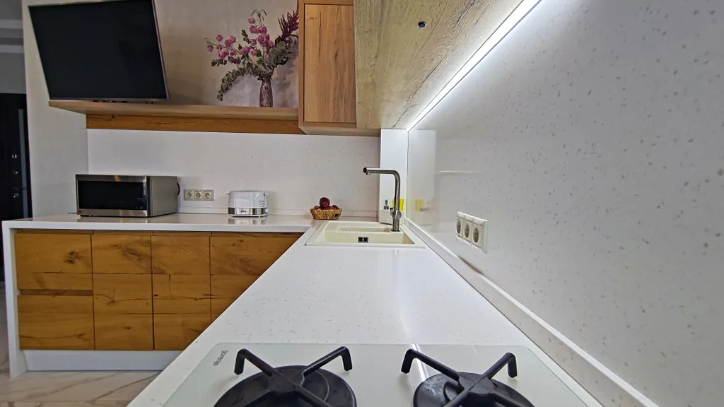 Красивый и современный апартамент со спальней