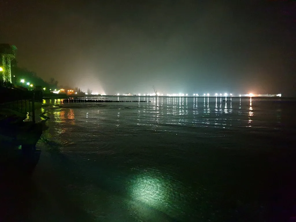 Квартира с большой террасой, видом на море, велосипедами и сапбордами