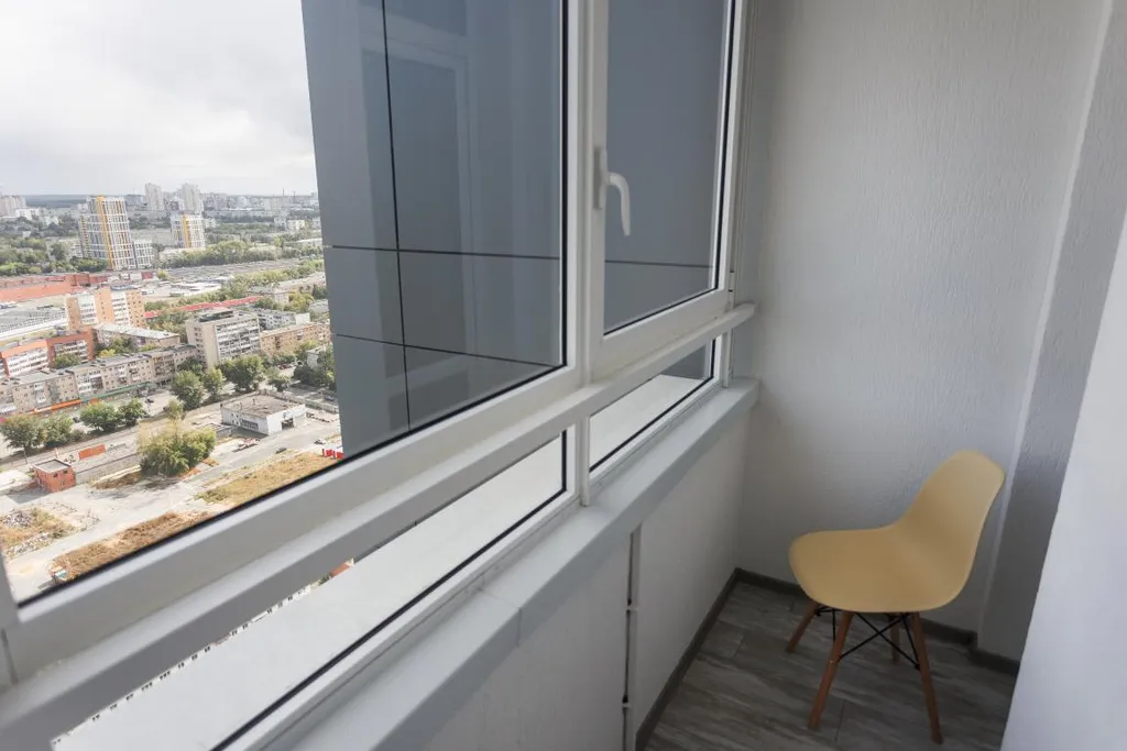 Студия с видом на город