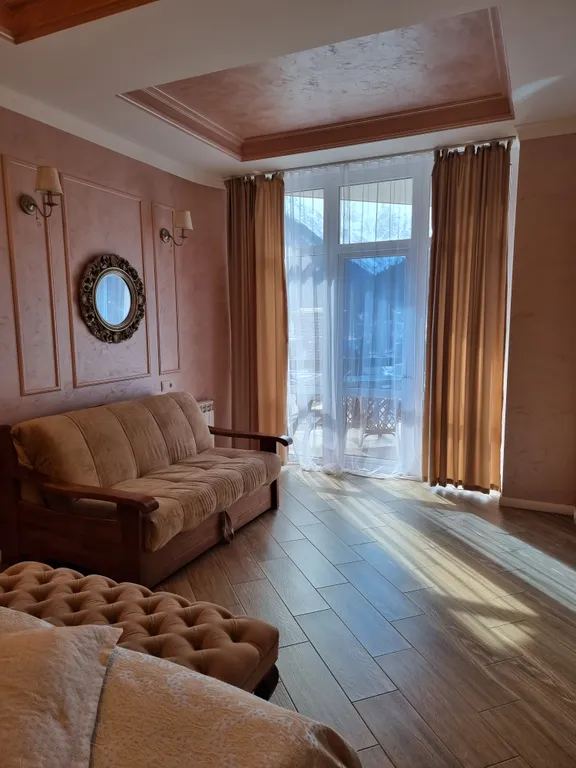 Апартамент в центре рядом с подъемником с балконом