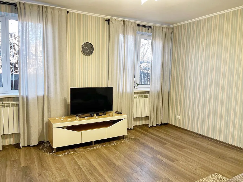 Двухэтажный дом поблизости с парком Галицкого