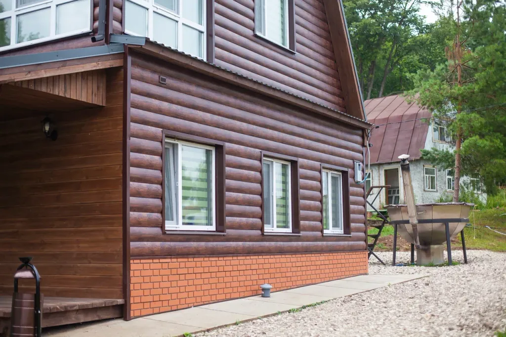 Домик четырёхместный с беседкой и мангалом