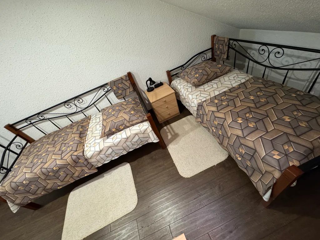 On two levels with two bathrooms