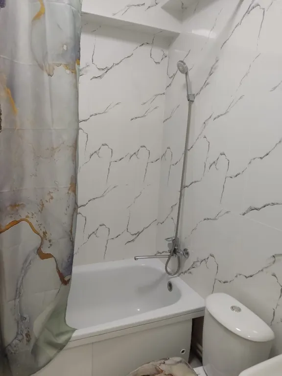 Светлая студия-2, расположенная вблизи аэропорта и ЖД вокзала Алматы-1