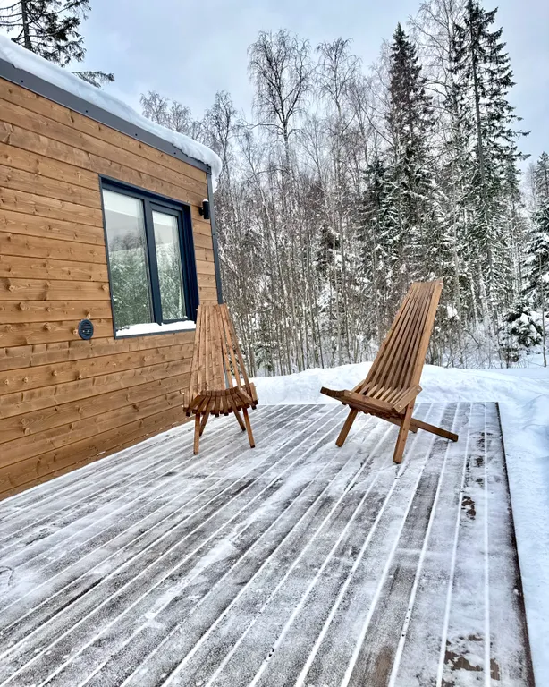 Уютнейший домик в лесу в черте города с панорамным окном, видом на лес