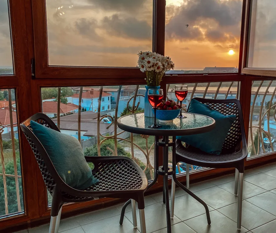 2-комнатные видовые апартаменты с бассейном у моря