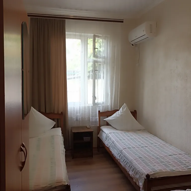 Трёхместный номер эконом с видом на море