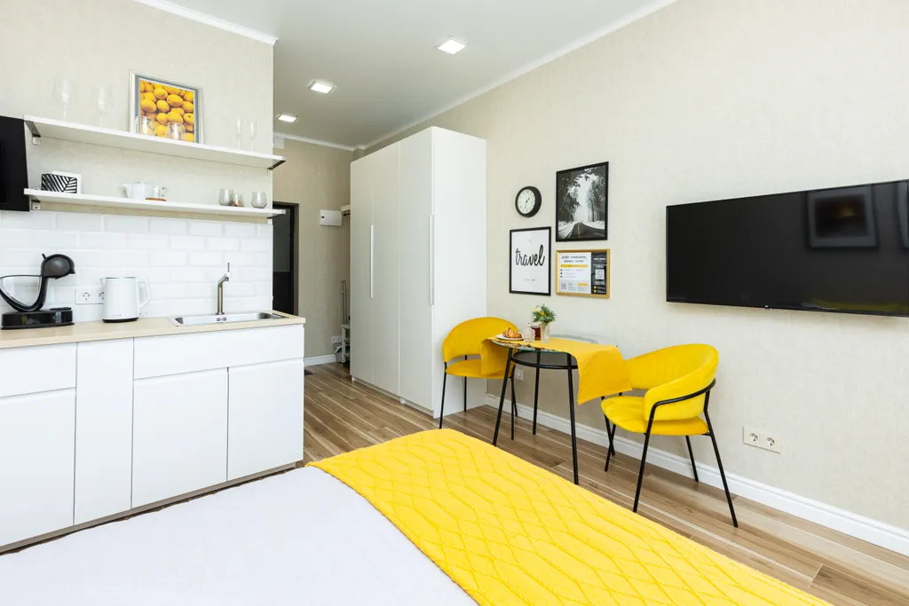 Студия с видом на закат в горах